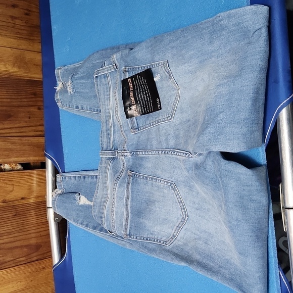 Cello deluxe comfort stretch distressed skinny jeans sz. 9 NWT - Picture 2 of 2